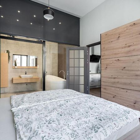 Buenos Boutique - A/C, 2 Bathrms, Amazing View Appartement Boedapest Buitenkant foto