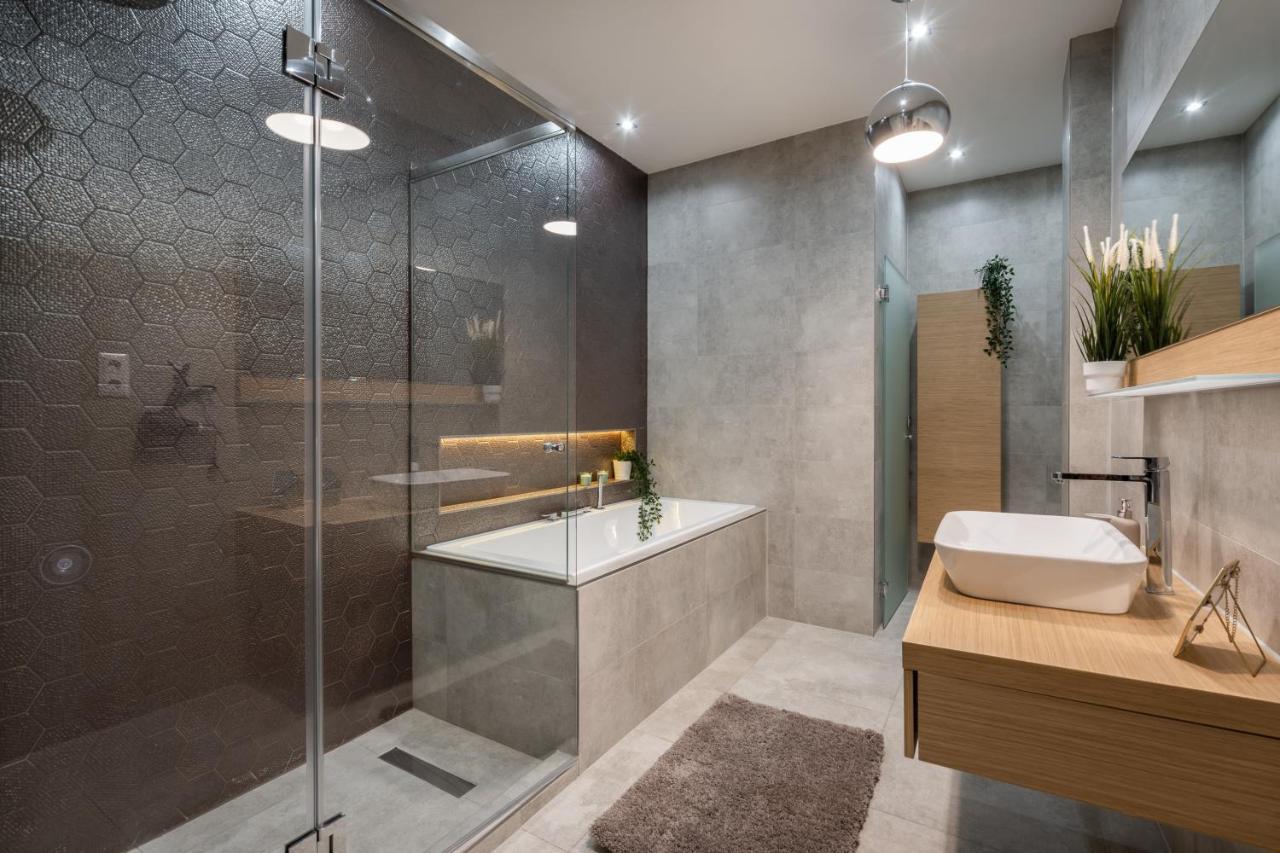 Buenos Boutique - A/C, 2 Bathrms, Amazing View Appartement Boedapest Buitenkant foto