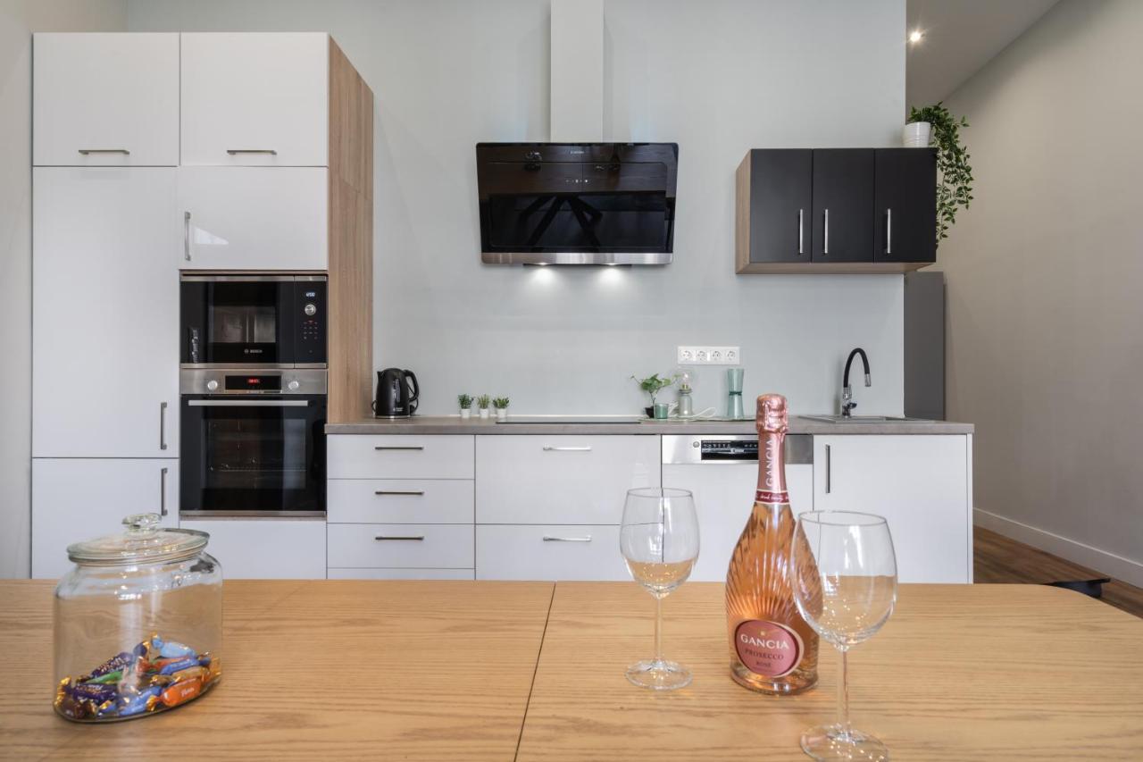 Buenos Boutique - A/C, 2 Bathrms, Amazing View Appartement Boedapest Buitenkant foto