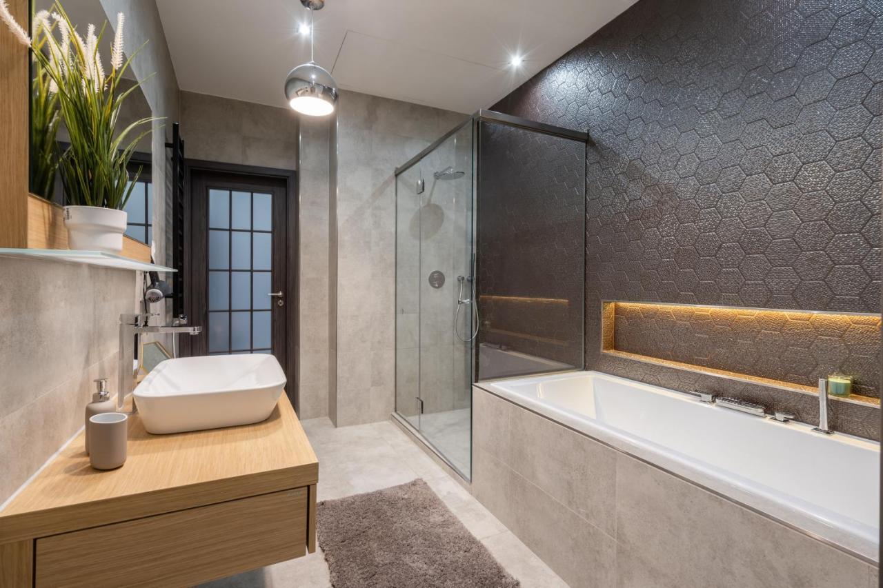 Buenos Boutique - A/C, 2 Bathrms, Amazing View Appartement Boedapest Buitenkant foto